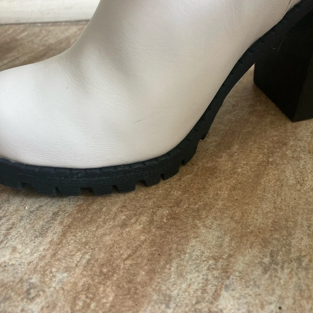 Soda white ankle boots with black 3 inch heel size 5.5 EUC - Picture 6 of 9